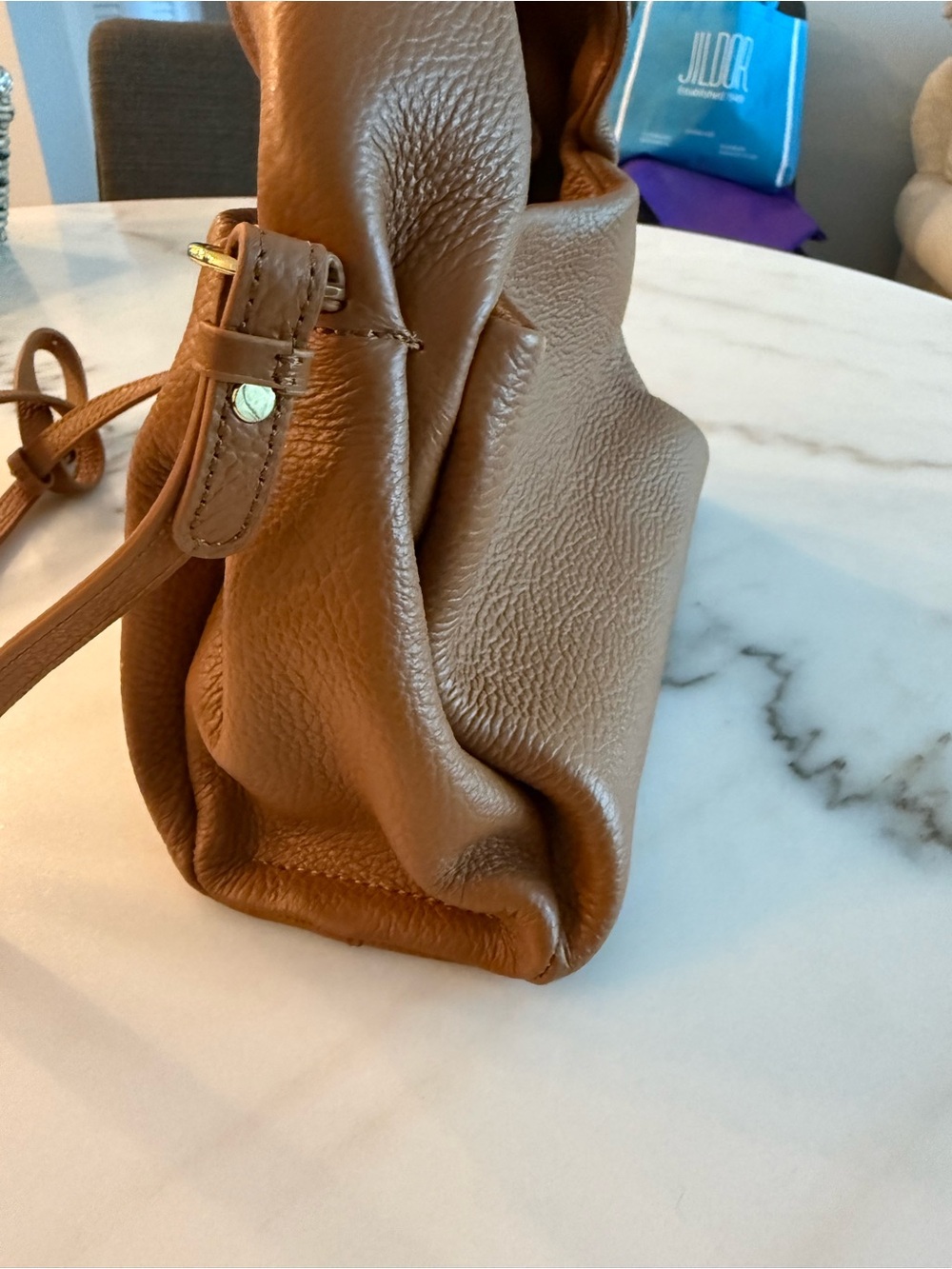 Quince Cuyana Kaia Crossbody Bag – Caramel Brown Leather - Picture 5 of 5
